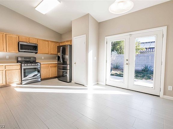 2nd image of 813 Cowboy Cross Ave