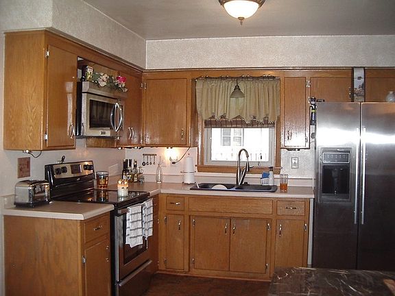 3rd image of 1832 De Witt Ct