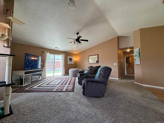2nd image of 610 Pearl Cir
