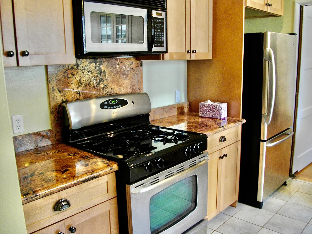 Kitchen - 1640 Scenic Ave #2