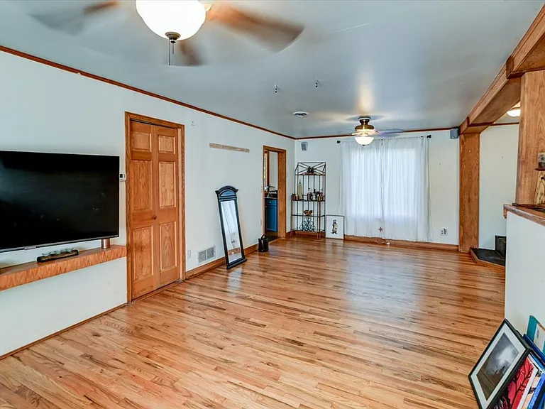 2961 Union St — Photo 6