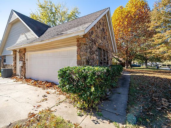 2nd image of 25916 E Streator Dr