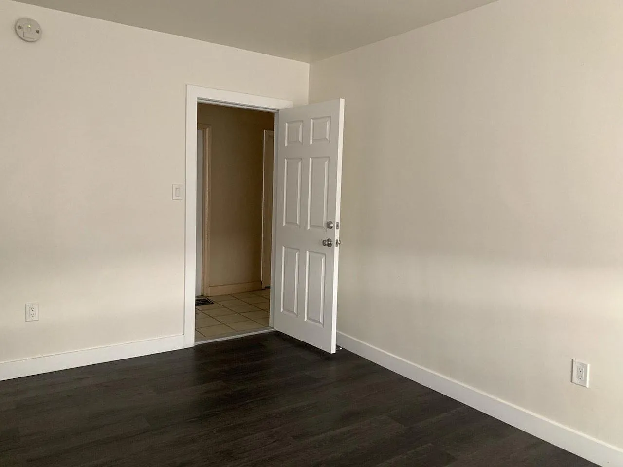 Studio, 300 sqft, $1,400 — Photo 3