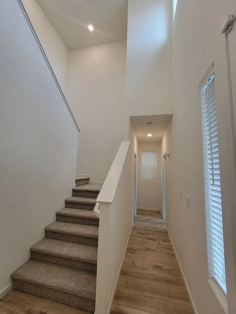 5 bedroom 3 bathroom home in gated community! — Photo 4