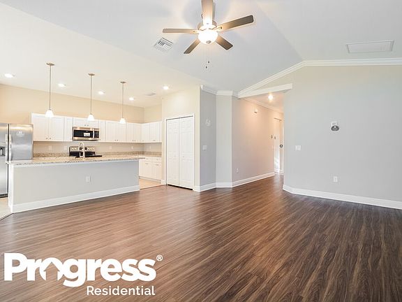 3rd image of 82 Eleven Oaks Cir