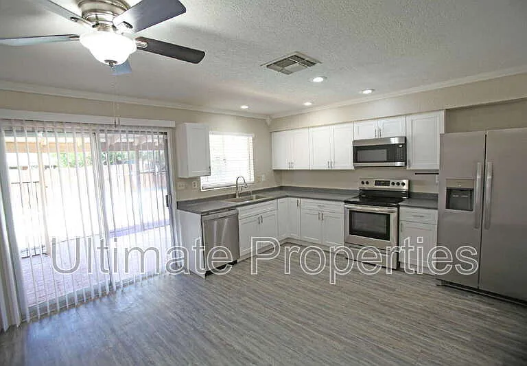 3144 W Charleston Ave — Photo 5