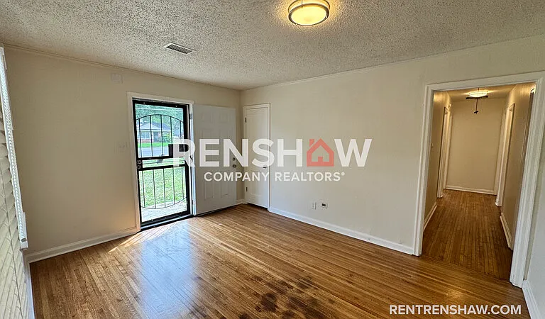 4550 Quince Rd — Photo 2