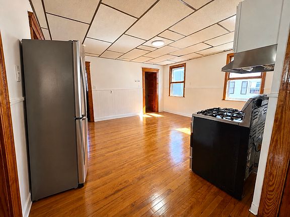 5th image of 16 Plantation St #2