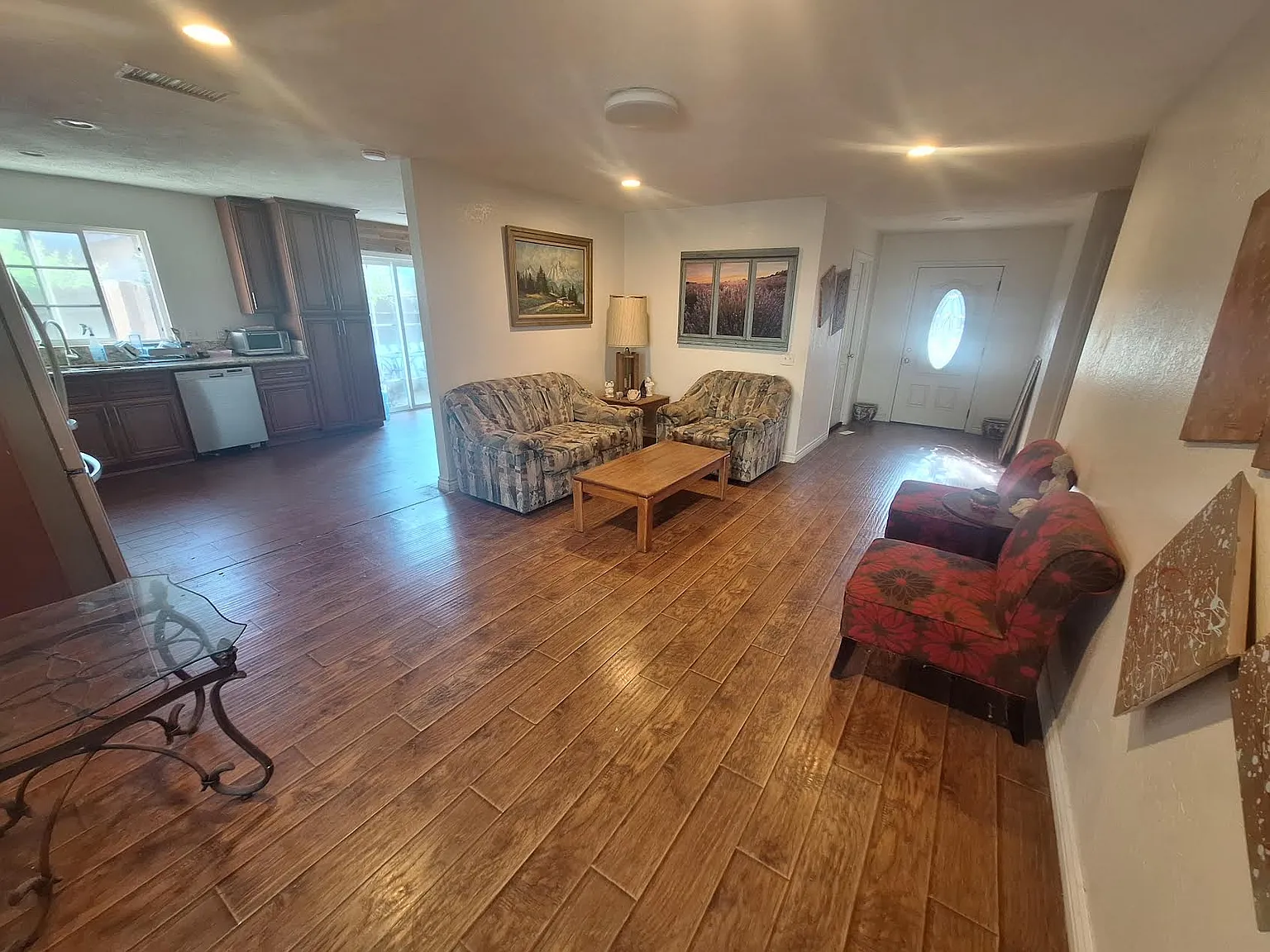 4 bed, 1600 sqft, $650 — Photo 2