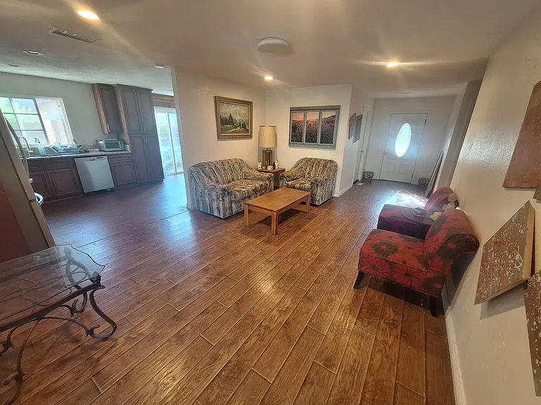 1364 S Lincoln Ave #1 — Photo 2