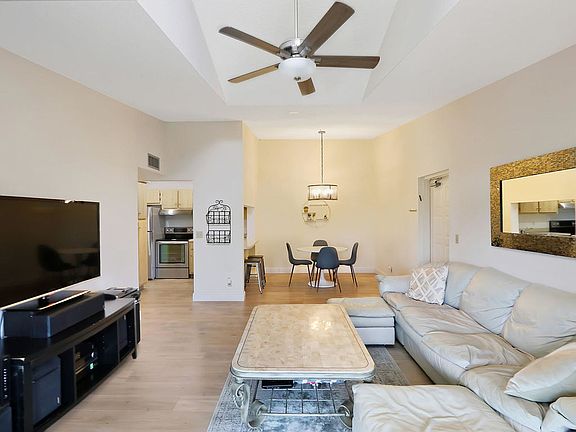 5th image of 1112 Green Pine Blvd APT A3