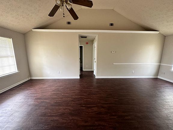 4th image of 419 Dove Ln