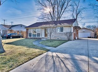 7014 N Kilbourn Ave, Lincolnwood, IL 60712