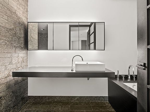 4th image of 20 Pine St APT 1501