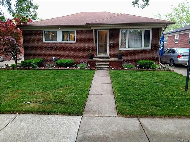 16140 Toepfer Dr Eastpointe Mi 48021 Zillow