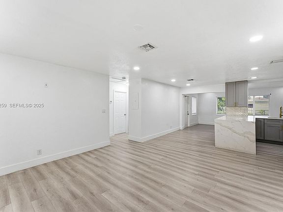 5th image of 671 NW 23rd Ter
