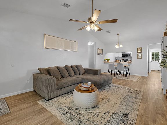 5th image of 1833 Gina Dr