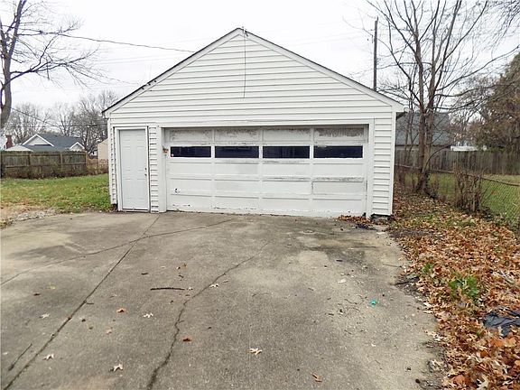 5th image of 818 E Lawrence Ave