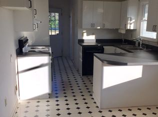 203 Martin Ln, Deltaville, VA 23043