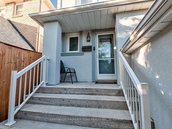3rd image of 6 Roehampton Cres W