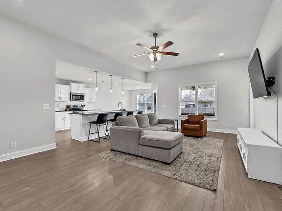 4th image of 441 Pomeroy Dr