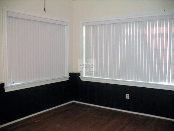 3rd image of 327 21st St SW APT 1