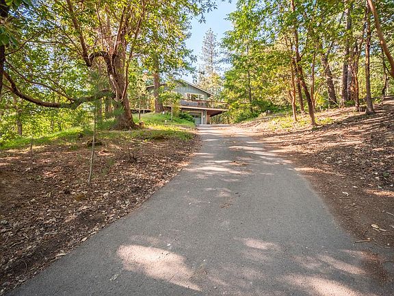 3rd image of 230 Crossway Dr