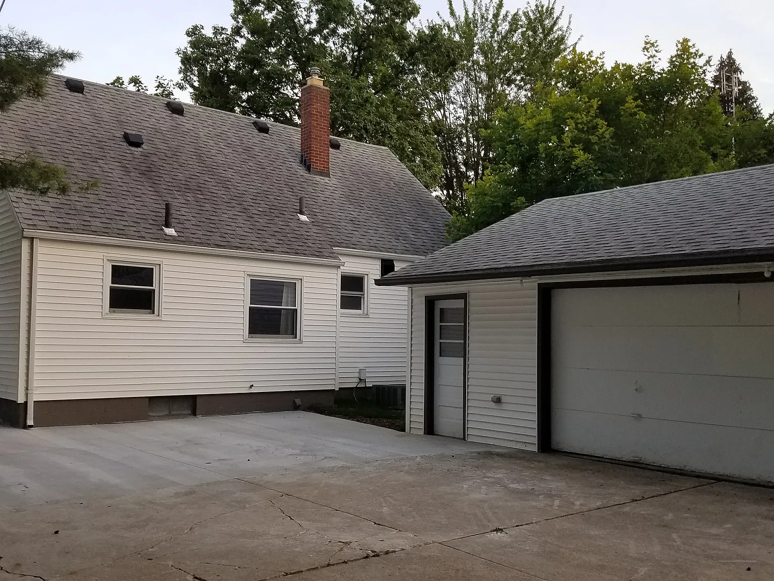 3 bed, 1310 sqft, $2,200 — Photo 3