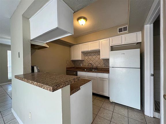 4th image of 1952 Upland Dr