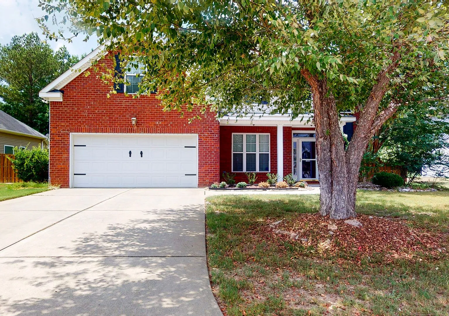 Beautiful 5 Bedroom home in Canterbury Farms! — Photo 2
