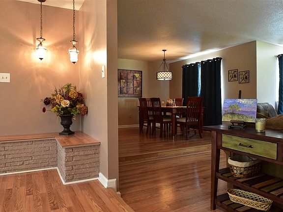 3rd image of 8711 Maravilla Dr