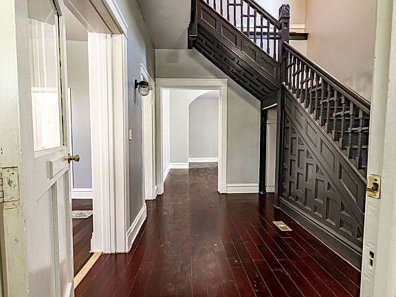 2nd image of 518 W Winneconna Pkwy