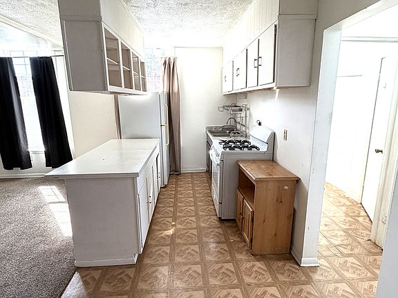5th image of 2630-32 Parade St #3