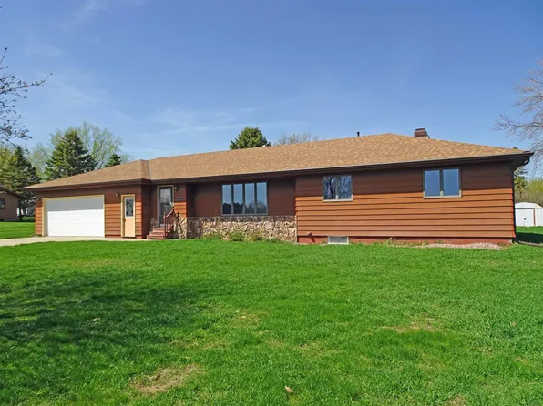 515 E Day St, Paullina, IA 51046