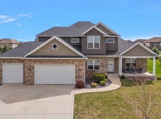 9017 Hibiscus Dr, Saint John, IN 46373