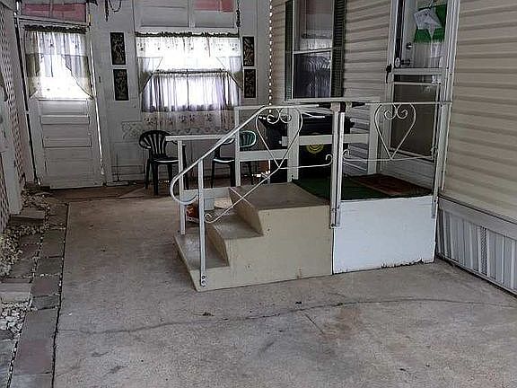 5th image of 124 Monroe Cir