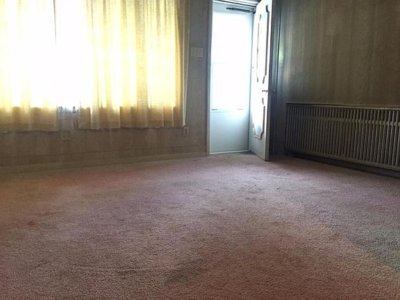 2nd image of 210 Carbon St
