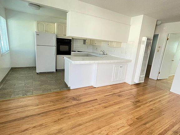 2nd image of 322 44th St
