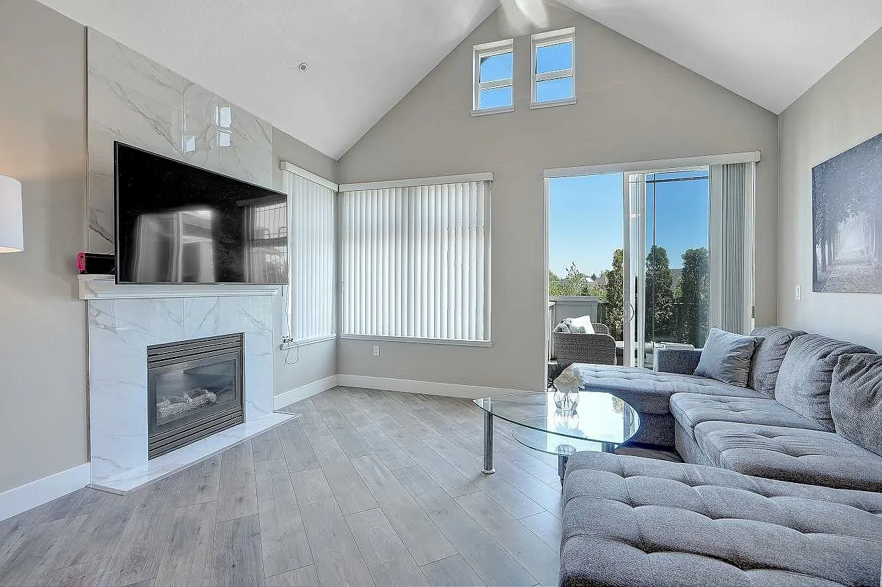 2 bed, 907 sqft, $2,600 — Photo 2