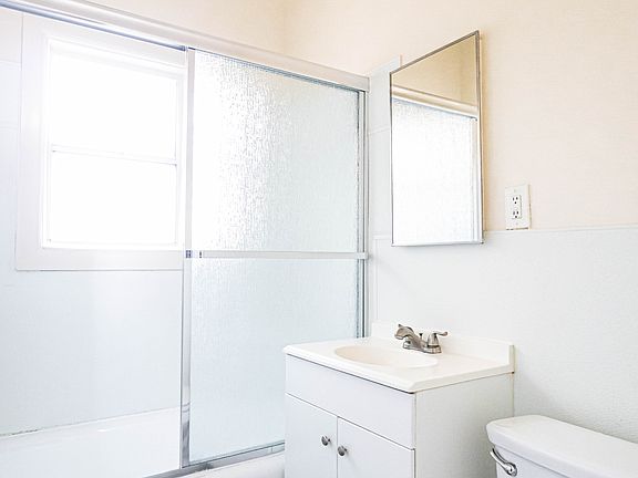 3rd image of 724 S Mariposa Ave APT 107