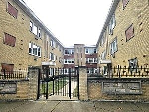 1st image of 3201 W Berwyn Ave APT 1S