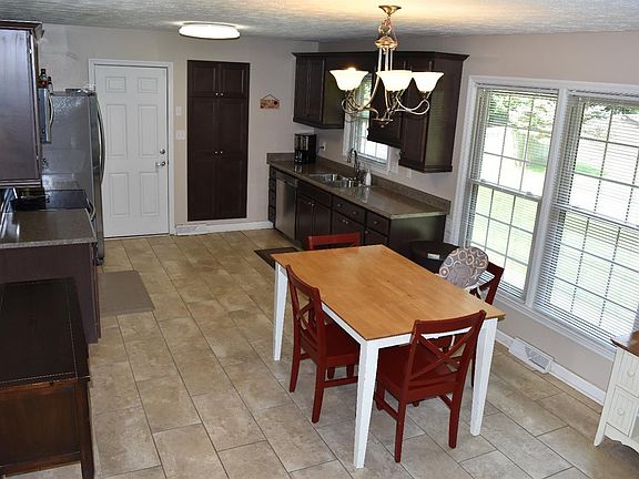 4th image of 1740 Chelmsford Dr