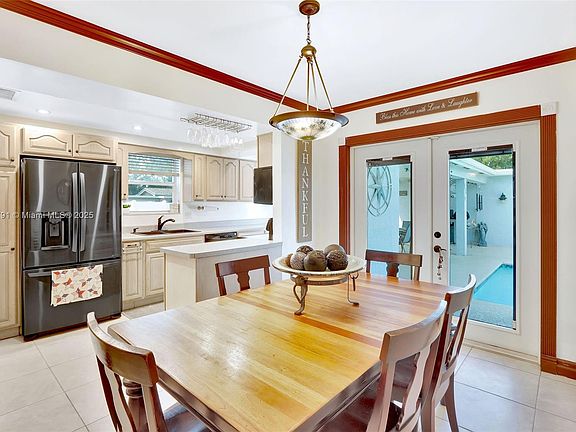 3rd image of 3511 Fairfax Dr