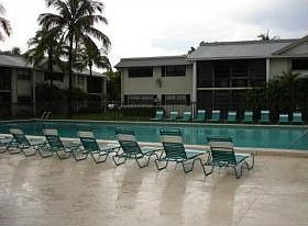 4th image of 811 NE 199th St APT 107-33