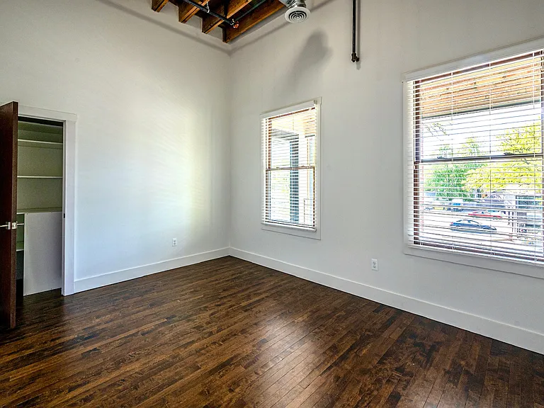 922 N Main St #212 — Photo 13