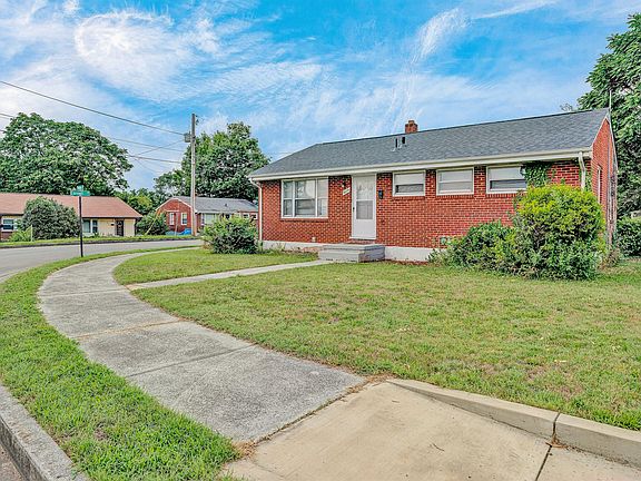 3rd image of 4604 Pawling St NW
