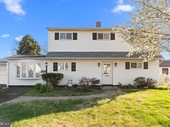 61 N Northcourt Ln, Levittown, PA 19054