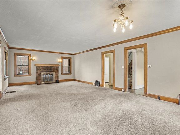 4th image of 3308 Louise St
