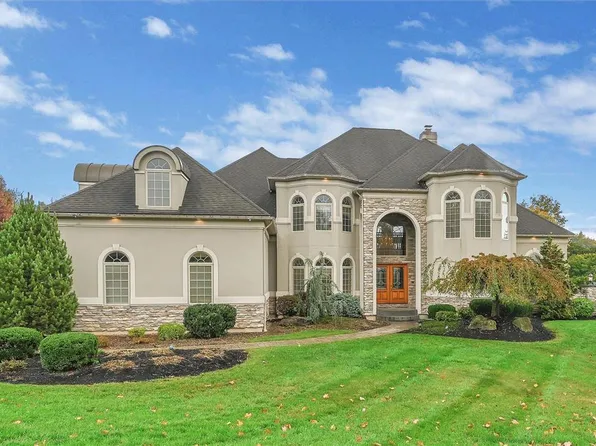 2707 Apple Valley Cir, Orefield, PA 18069