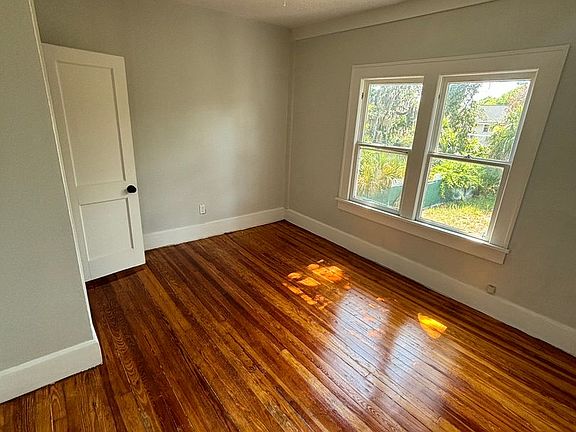 4th image of 726 35th Ave S #B